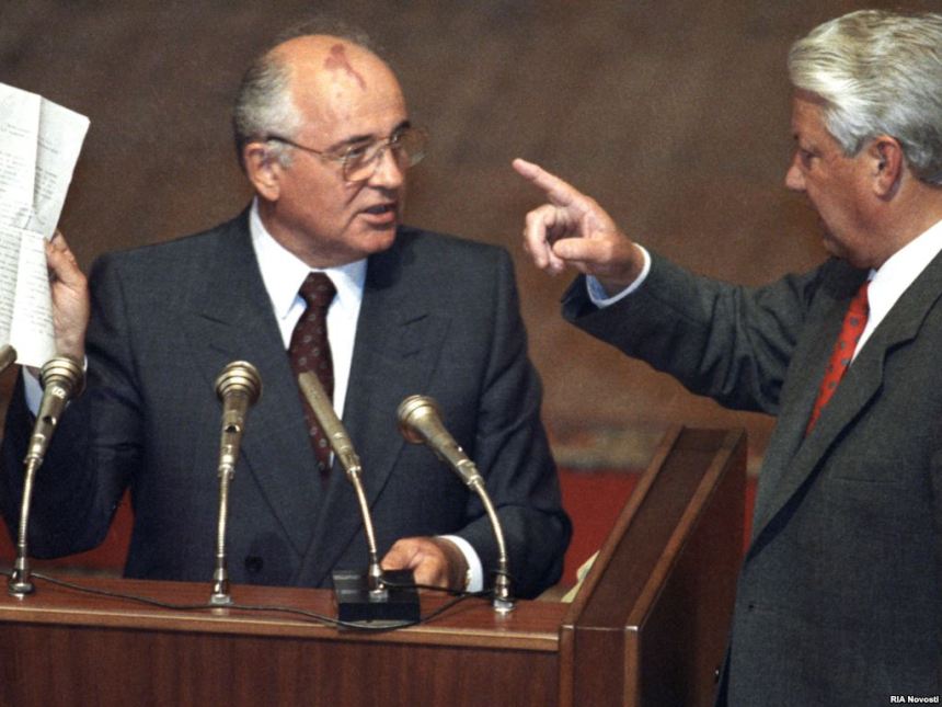 Yeltsin desafia Gorbachev no Parlamento Soviético, em 1991