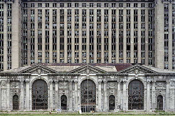 Estação de trem abandonada em Detroit.  Foto: Yves Marchand e Romain Meffre