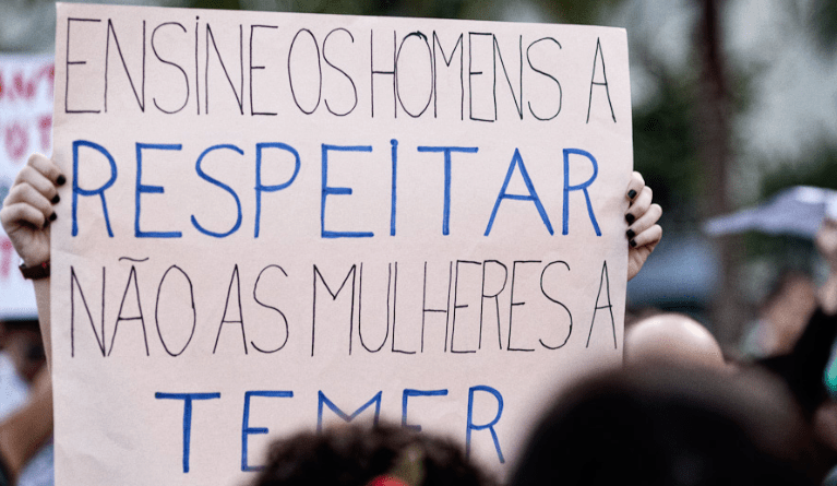Cartaz na última Marcha das Vadias de São Paulo. Infelizmente, não sei de quem é a foto, caso você saiba, por favor, me diga, para os devidos créditos.
