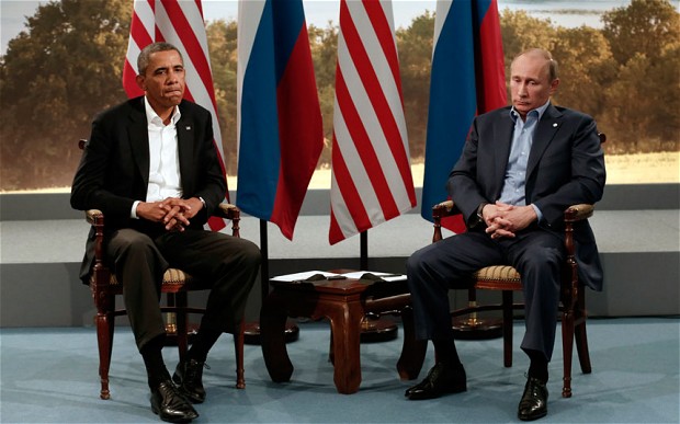 Obama e Putin no encontro do G8, em Junho passado, num ótimo retrato da relação entre os dois líderes.  Foto: Reuters/Kevin Lamarque